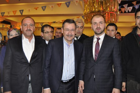 ak-parti-genclik-kollari-kongresi-11-ocak-2015-(12)_450x299.jpg