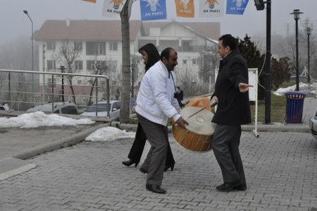 ak-parti-kadin-kollari-kongresi-17-ocak-2015-(15)_450x299.jpg