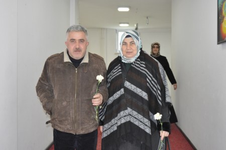 ak-parti-kadin-kollari-kongresi-17-ocak-2015-(17)_450x299.jpg