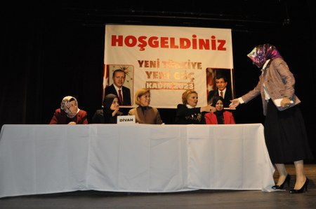 ak-parti-kadin-kollari-kongresi-17-ocak-2015-(25)_450x299.jpg